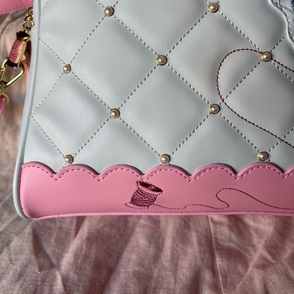 Loungefly Disney Cinderella 70th Anniversary Pearl Handle Crossbody! Never used! - Picture 5 of 16